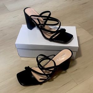 NWT Minimalist Chunky Heeled Sandals - Size 43 EU / 9.5-10 US